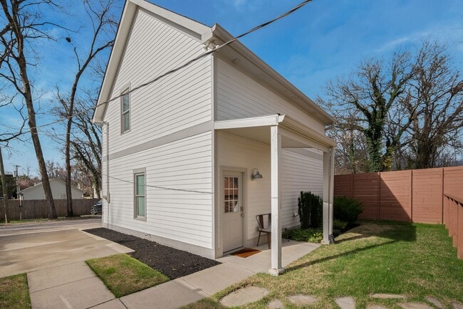 Photo - 906 N 5th St