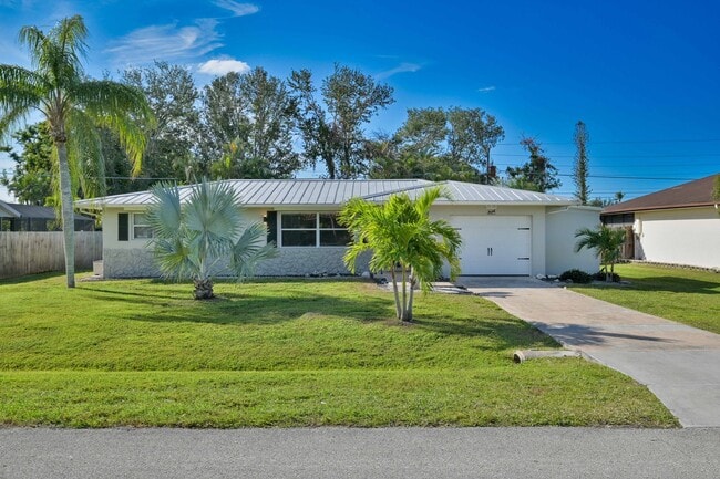 Photo - ** Charming Villa in Bonita Springs ~ Completely Renovated ~ Furnished ~ 1 Car Garage **