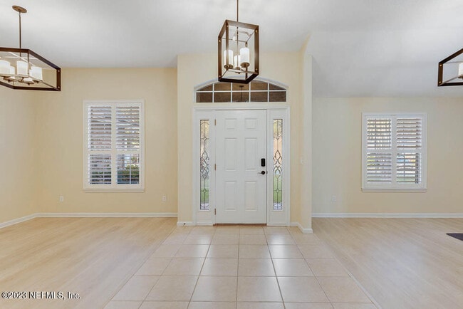 Photo - 813 W American Eagle Dr