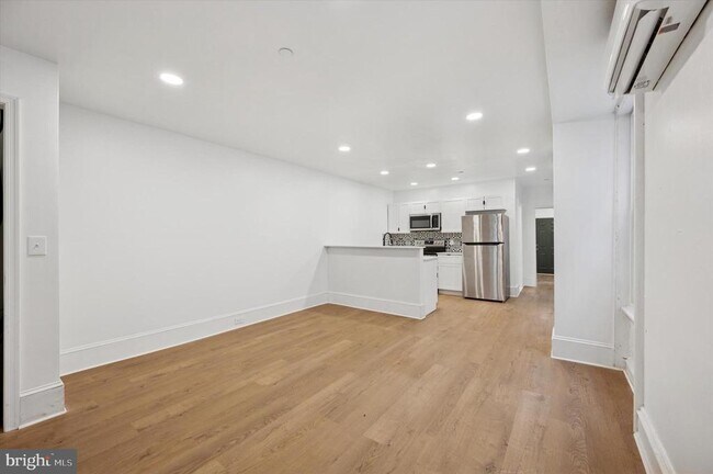1637 W GIRARD Ave Unit 1