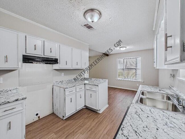 Photo - 25 Del Tara Dr