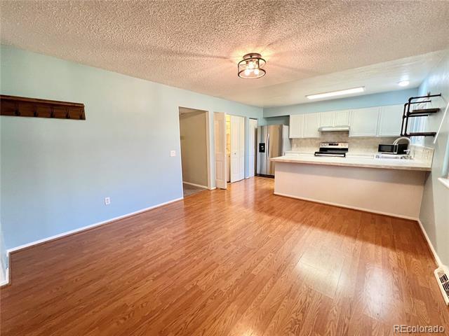 Photo - 387 Upham St