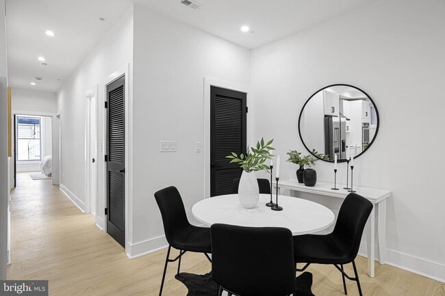 Photo - 616 Kenyon St NW