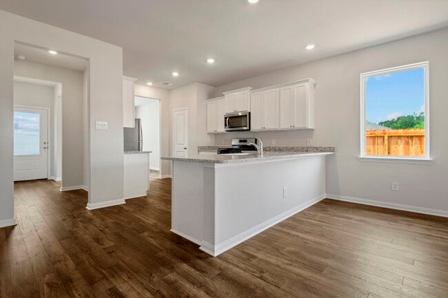 Photo - 320 Kingston Wy