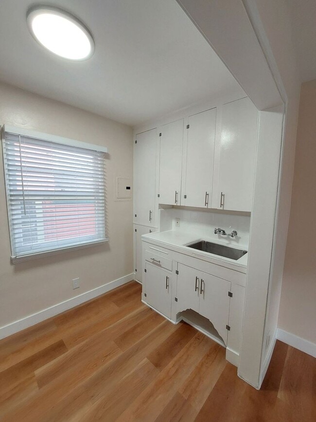 41-47 Thornton Ave