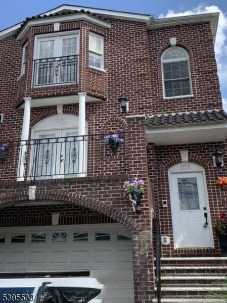 Building Photo - 728 Linden Ave