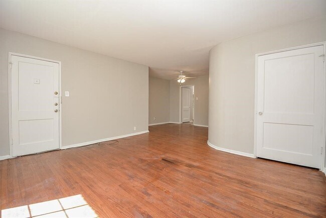 Photo - 2718 Wroxton Rd Unit 1