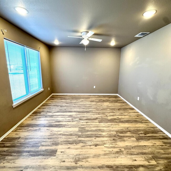 Photo - 1304 E 15th St