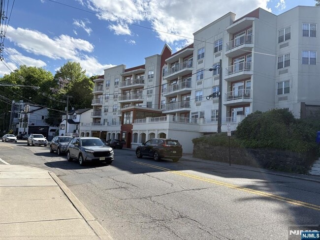 Building Photo - 1100 River 202 Unit 202