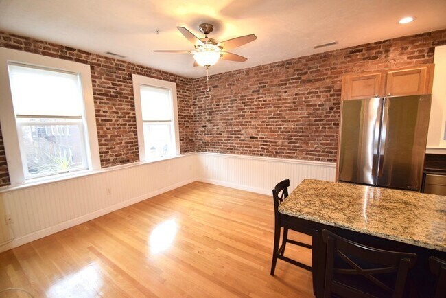 Photo - 172 Cottage St Unit 3