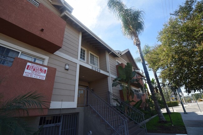 Building Photo - 21350 Parthenia St Rental