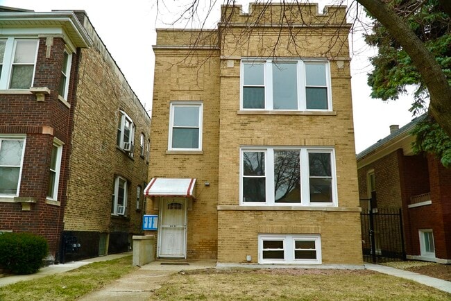 Photo - 6423 S Maplewood Ave Townhome