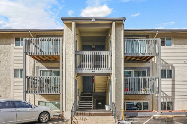 Building Photo - $1,320.95- 2 Bed, 1 Bath Apartment in Co Springs with Pool and Clubhouse Access! Unit Apt 23