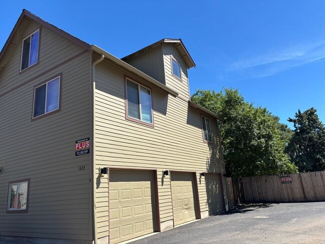 Building Photo - l1633 Unit 3