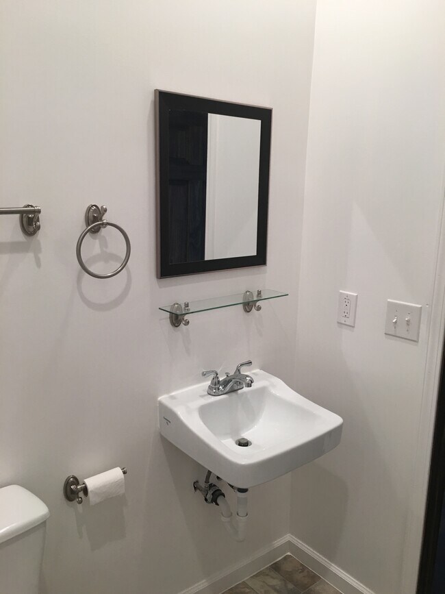 Photo - 3303 Iowa St