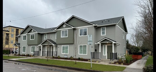 444 Gaines St NE