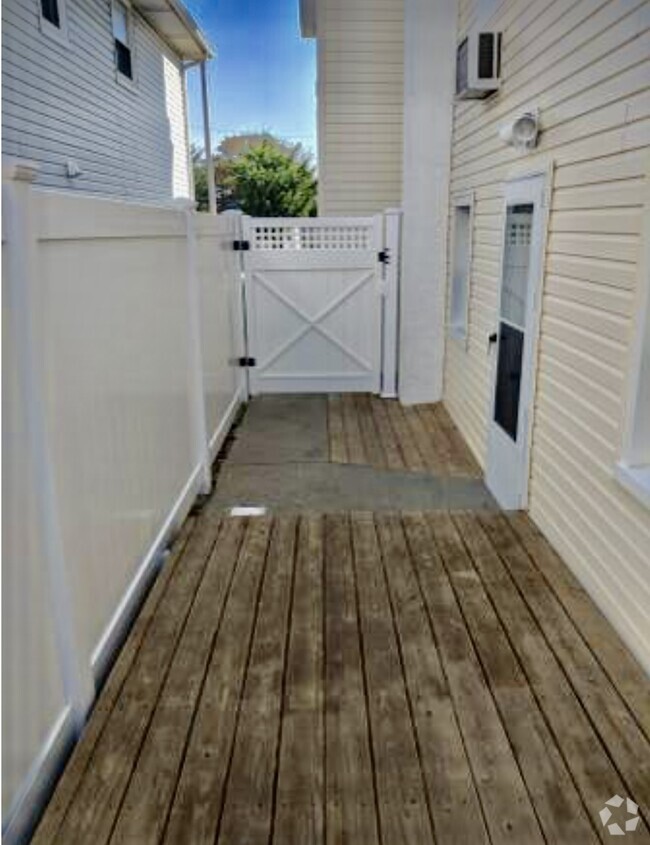 Building Photo - 131 Mitchell Ave Unit One Bedroom Long Beach NY Rental