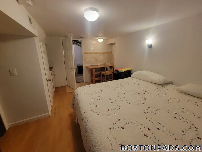 17 Holman St Unit 1