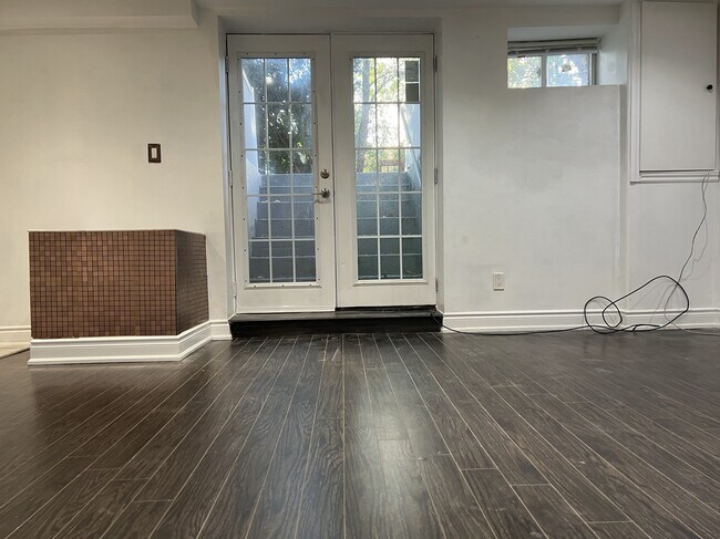 Photo - 10 Burgby Av Unit 2