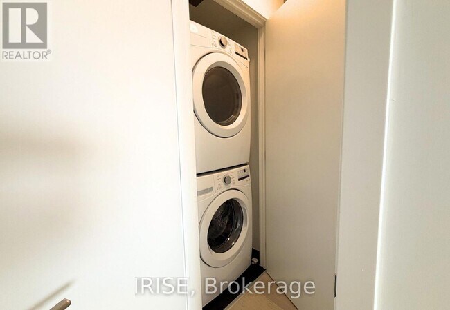 Photo - 11 Yorkville Ave Unit 5001