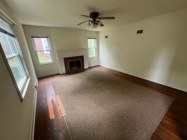 1123 Main St