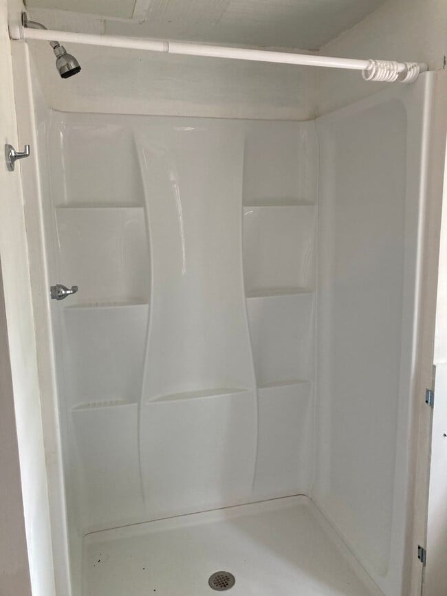 Building Photo - One Bedroom Apartment with den area- ALL UTILITIES INCLUDED!! Unit 514 1/2