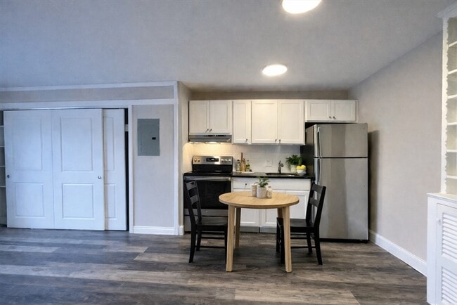 Building Photo - 625 Main St Unit 18