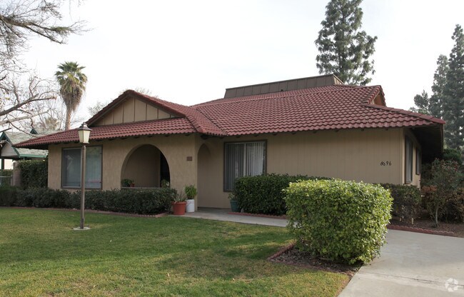 Claystone Del Plaza Apartments - Claystone Del Plaza Apartments