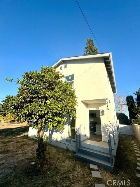 Building Photo - 9318 Encino Ave