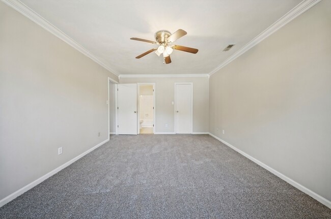 Photo - 150 Huntington Dr