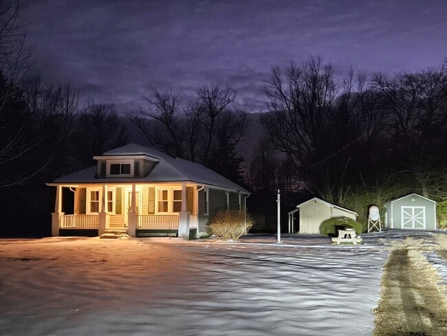 Building Photo - 2 BR, 1 BA on 1 ACRE