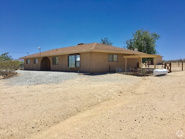 Building Photo - Huge House on a 2 1/2 acre lot in North J...