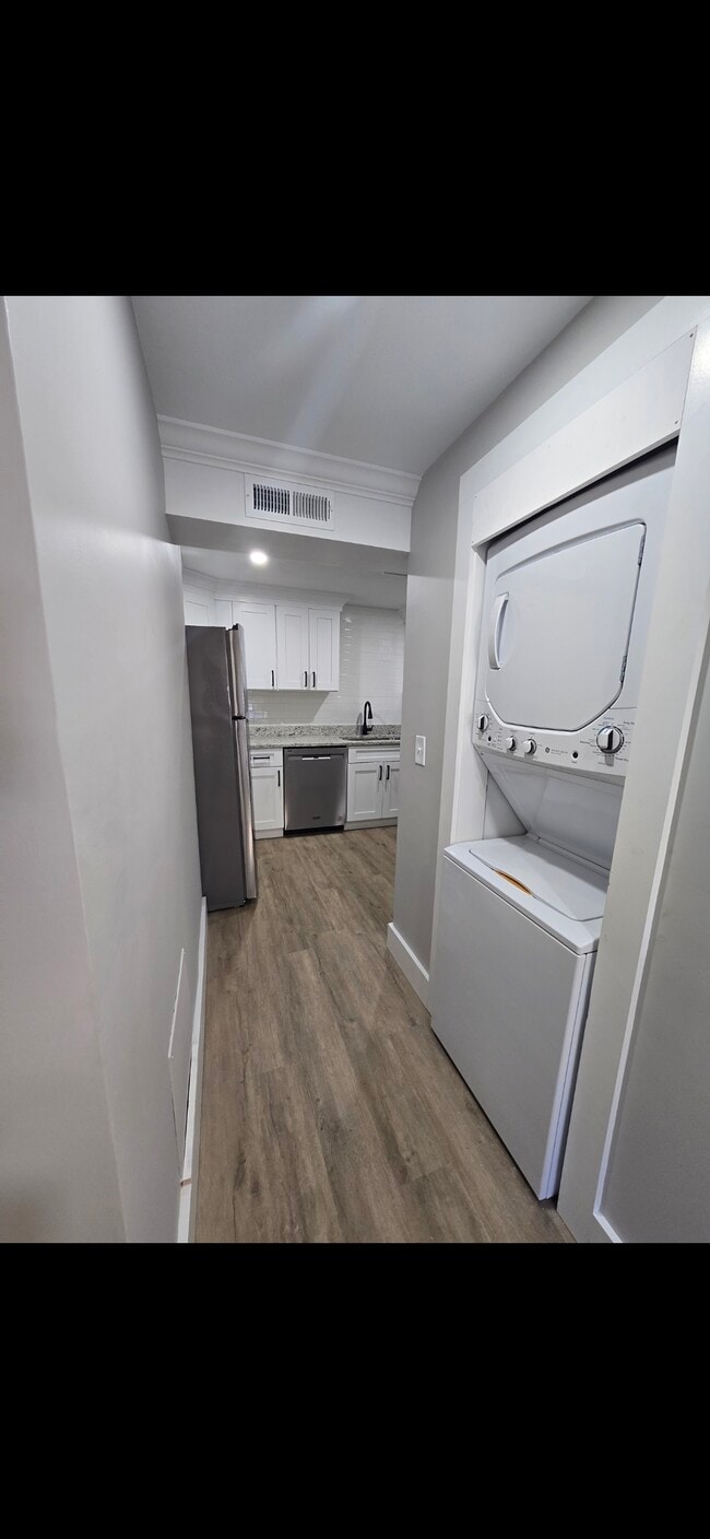 Building Photo - 527 Ten Rod Rd Unit Apt C