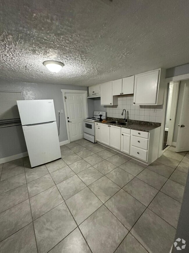 Building Photo - Fully Renovated 3/1 Single Family Residenc... Rental