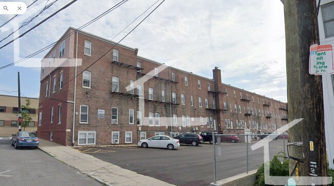 Building Photo - 1Br/1Bth, Heat/Hot Water included!