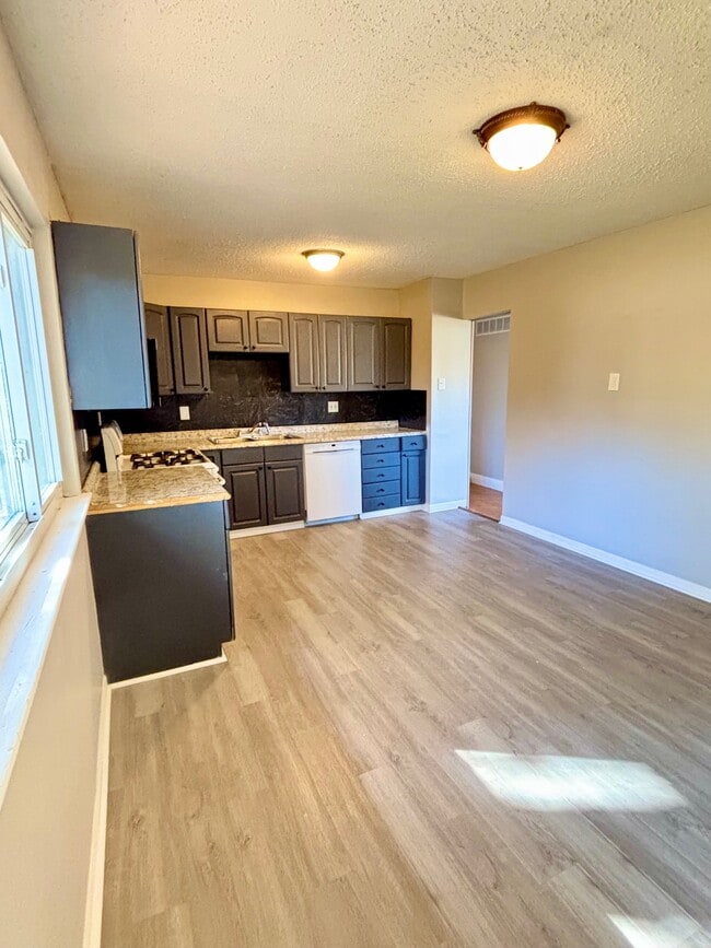 Photo - 710 Loyola Dr