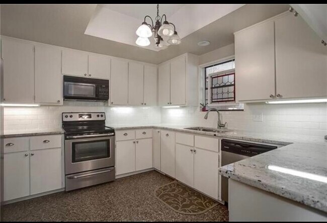 Photo - 3005 Tanglewood Park W