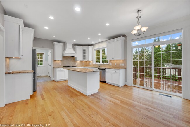 Photo - Beautiful 4 Bedroom Colonial