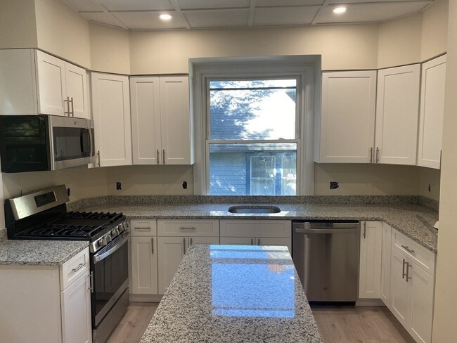 Building Photo - 75 Peter Parley Rd Unit 2 Rental