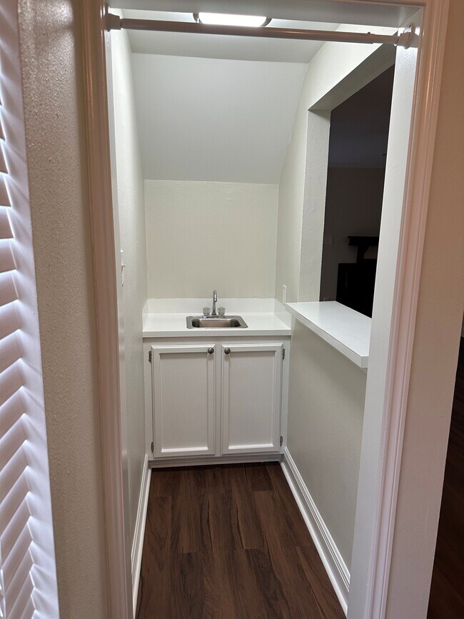 Photo - 421 Longwood Ct Unit A