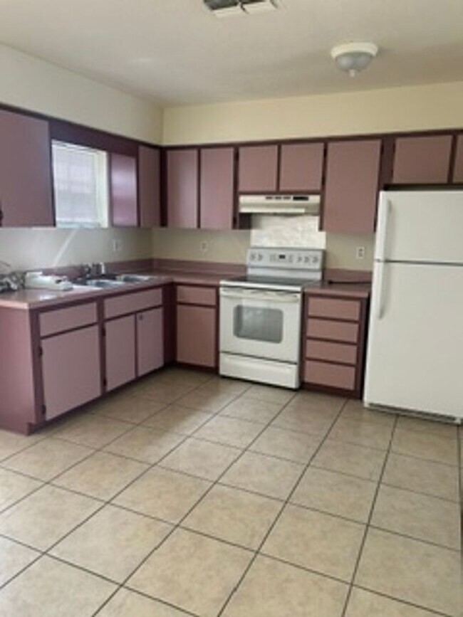 Photo - 10567 Chalmer St