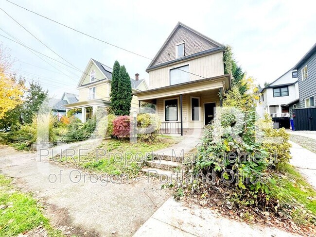 Photo - 133 NE Graham St