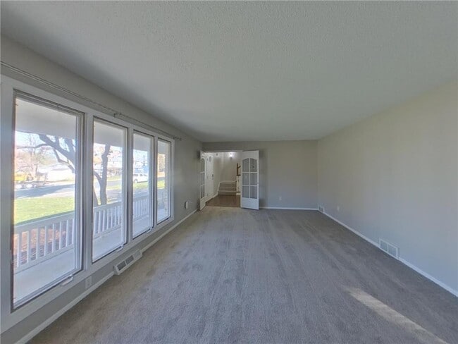 Photo - 931 Market St S