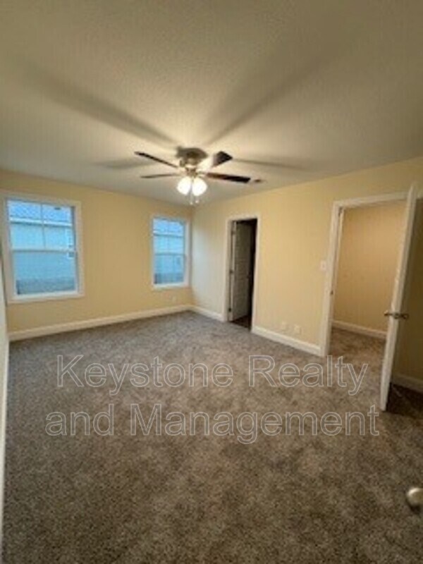 Photo - 304 Jennifer St