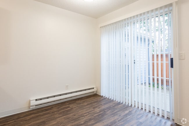 2BR,1BA-900SF