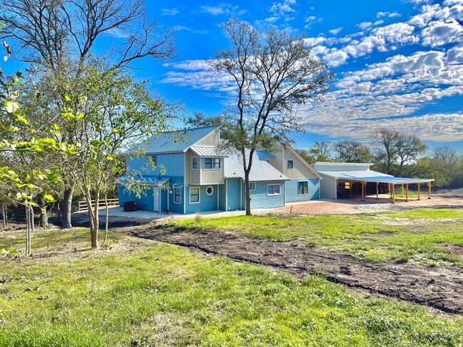 Building Photo - House on 5 Acres East of Austin!