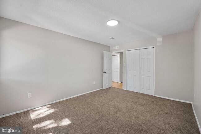 Photo - 7204 Donnell Pl Unidad C-5