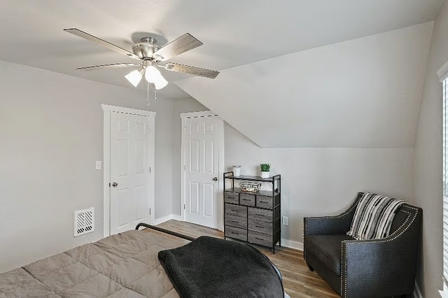 Photo - 1001 N Elm St Unit 3