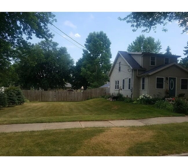 double lot for extra space - 626 George St