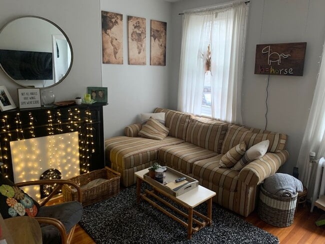 Photo - Fourth and Spring